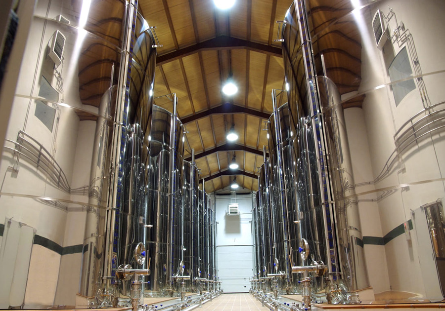 sistema SCADA para control de fermentación y depósitos en bodega.